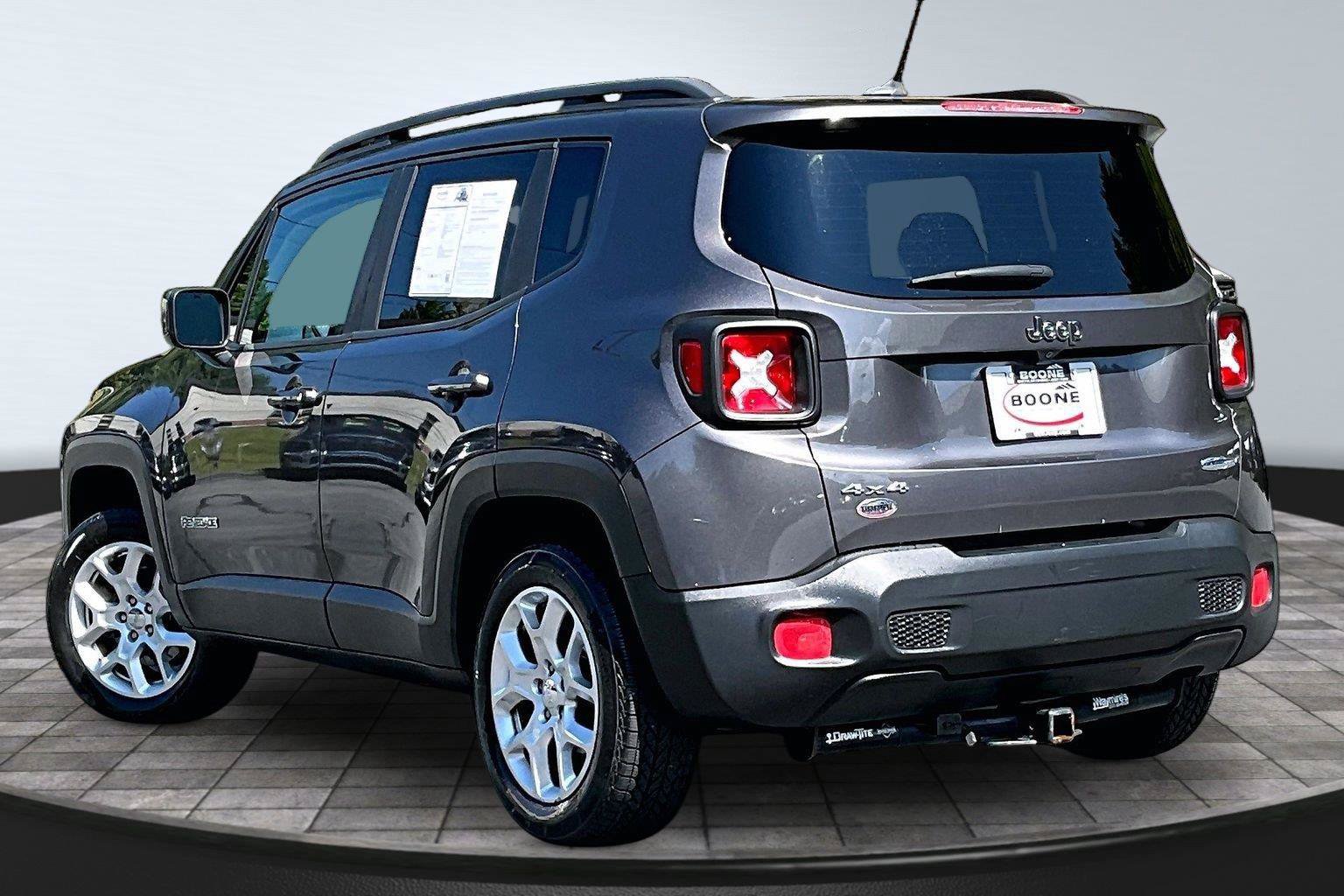 Used 2017 Jeep Renegade Latitude AWD/4WD image 3