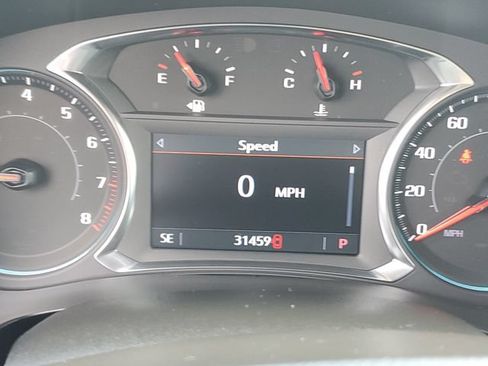 Used 2023 Chevrolet Traverse LT FWD image 17