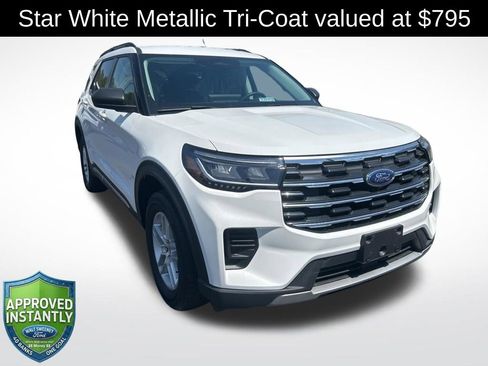 Used 2025 Ford Explorer Active AWD/4WD image 1