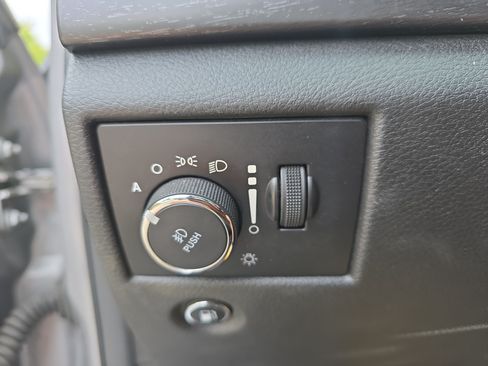 Used 2018 Jeep Grand Cherokee Laredo AWD/4WD image 16