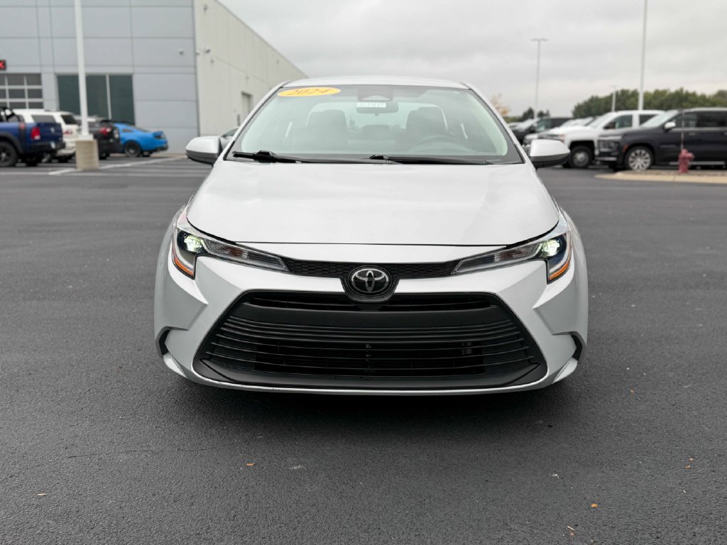 Used 2024 Toyota Corolla LE FWD image 2