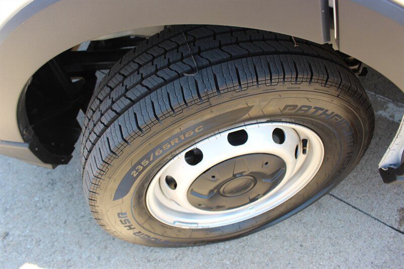 Used 2026 Ford Transit 250 148 Medium Roof RWD image 33