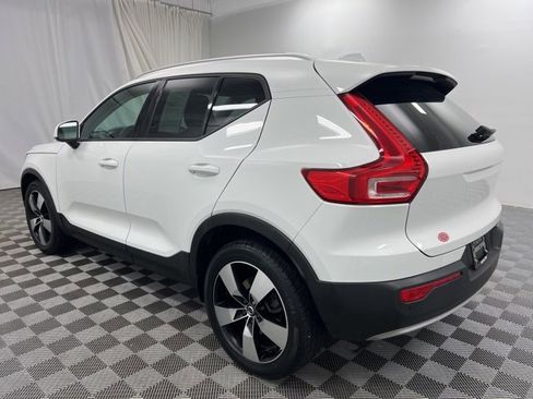 Used 2020 Volvo XC40 T5 Momentum w/ Protection Package Premier image 5