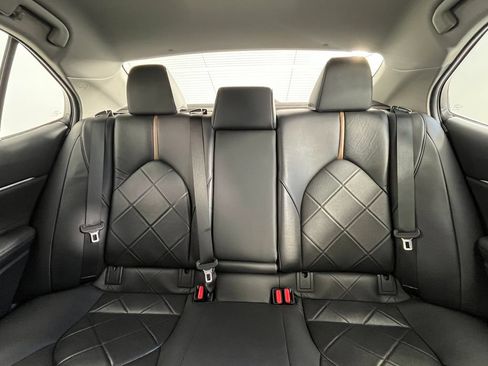 Used 2018 Toyota Camry XLE FWD image 16