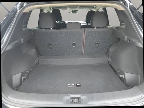 Used 2021 Nissan Rogue Sport S image 18