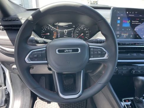 Used 2025 Jeep Compass Trailhawk AWD/4WD image 14