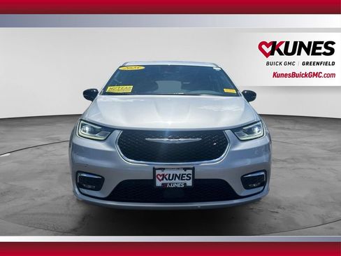 Used 2024 Chrysler Pacifica Touring-L FWD image 14
