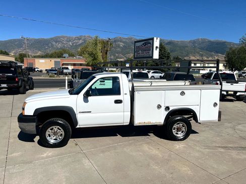 Used 2004 Chevrolet Silverado 2500 4x4 Regular Cab image 2