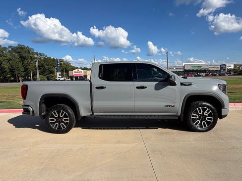 Used 2024 GMC Sierra 1500 AT4 w/ Technology Package AWD/4WD image 9