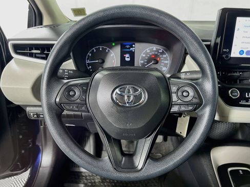 Used 2025 Toyota Corolla LE FWD image 12