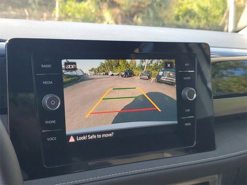 New 2026 Volkswagen Taos SE image 23