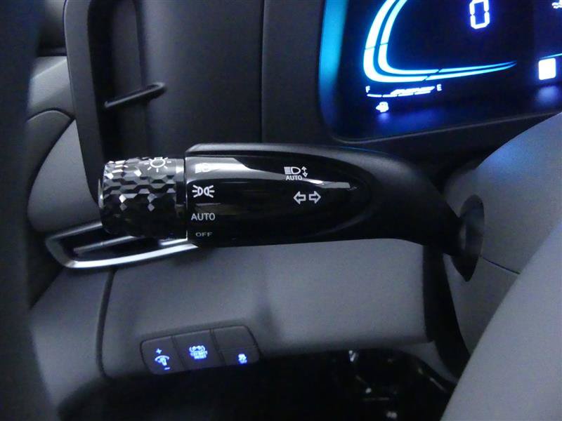 Used 2026 Hyundai Elantra Hybrid FWD image 16