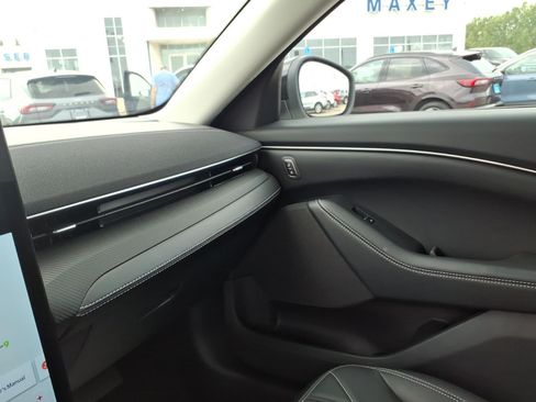 Used 2025 Ford Mustang Mach-E Select w/ Comfort Package Lite RWD image 19