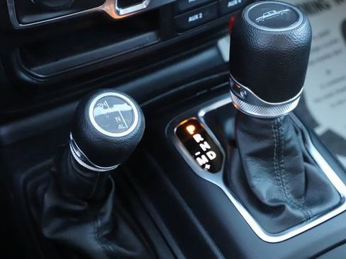 Used 2023 Jeep Gladiator Sport image 27