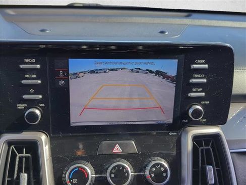 Used 2023 Kia Sorento LX image 18