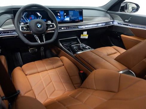 Used 2025 BMW 760i xDrive w/ Executive Package AWD/4WD image 19