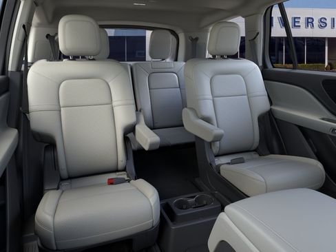 New 2026 Lincoln Aviator 2WD w/ Jet Appearance Package image 11