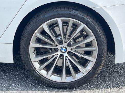 Used 2022 BMW 540i w/ Premium Package image 32