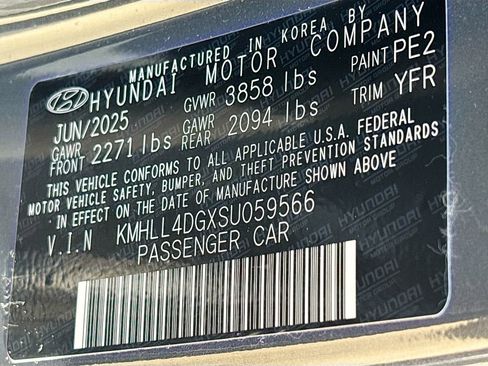 Certified 2025 Hyundai Elantra SE image 30