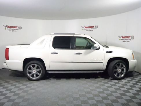 Used 2009 Cadillac Escalade EXT AWD/4WD image 3