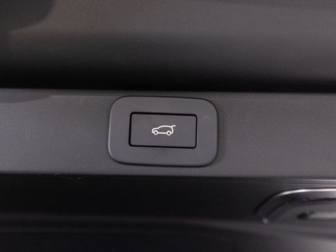 Used 2024 Land Rover Range Rover Long Wheelbase SE image 34