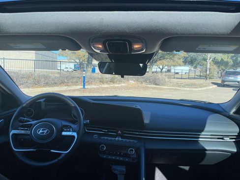 Used 2025 Hyundai Elantra SEL image 36