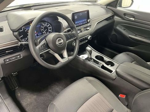 Used 2025 Nissan Altima 2.5 SV image 15