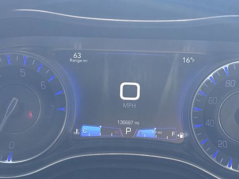 Used 2015 Chrysler 300 C image 10