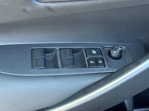 Used 2023 Toyota Corolla SE w/ Carpet Mat Package (TMS) FWD image 13