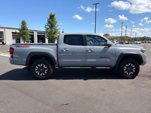 Used 2019 Toyota Tacoma TRD Off-Road AWD/4WD image 6