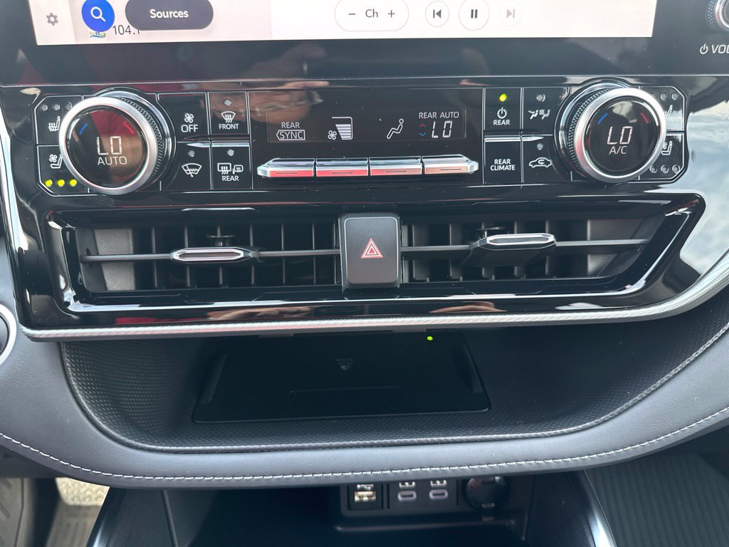 Used 2024 Toyota Highlander Platinum AWD/4WD image 51