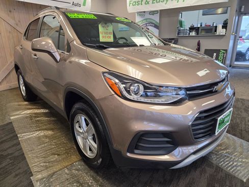 Used 2018 Chevrolet Trax LT w/ Sun & Sound Package image 2