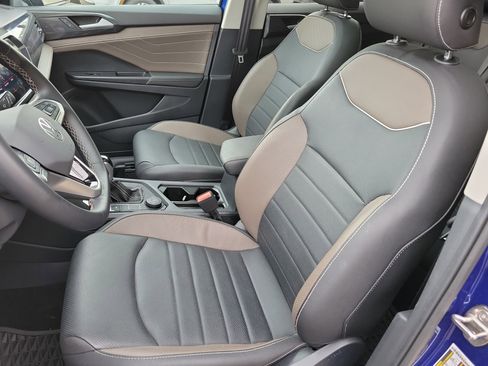 Used 2024 Volkswagen Taos SEL image 4