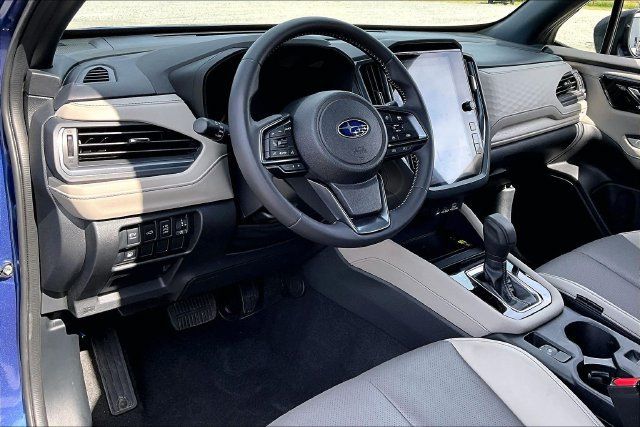 Used 2025 Subaru Forester Limited AWD/4WD image 17