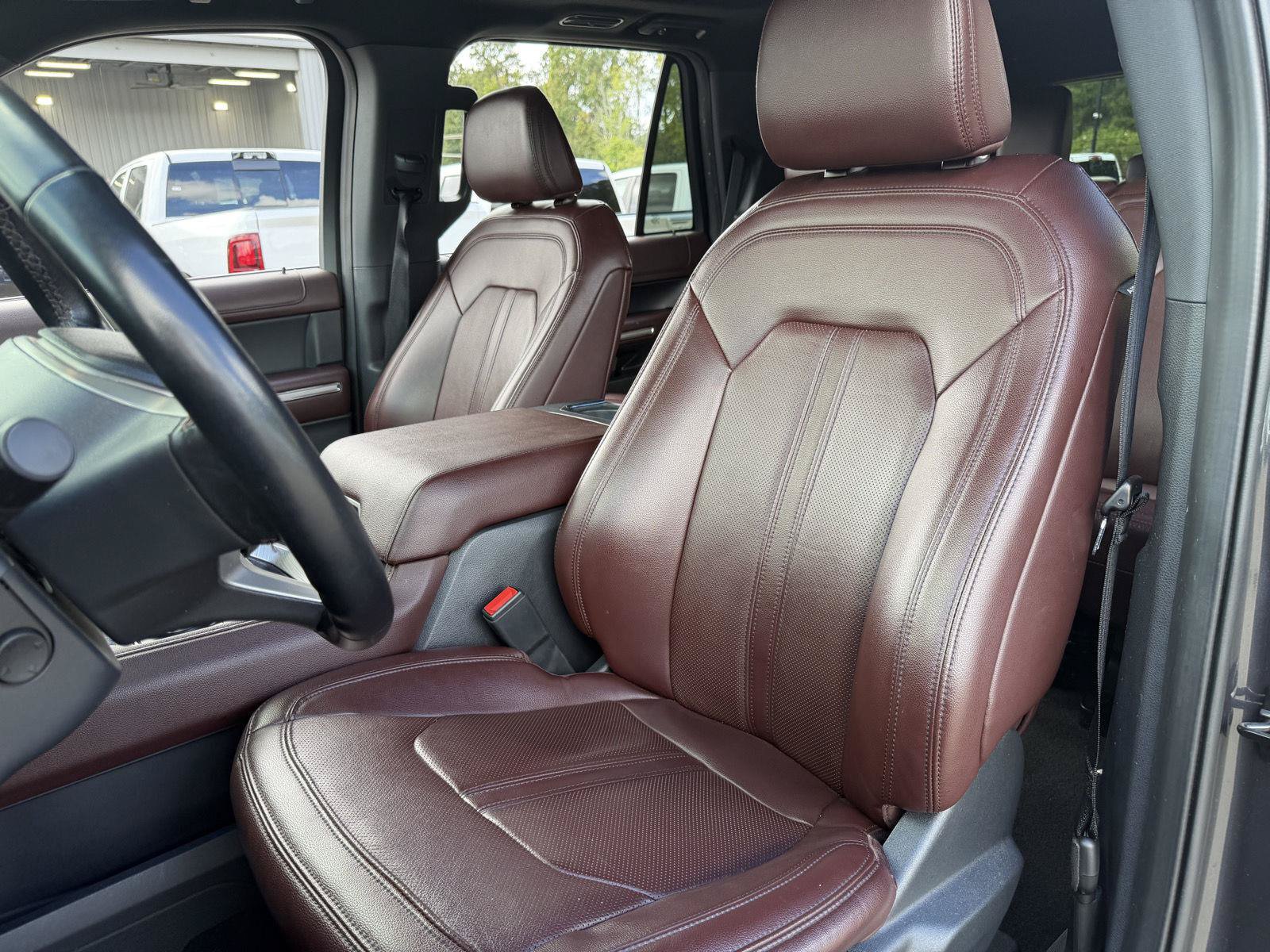 Used 2024 Ford Expedition Limited RWD image 16