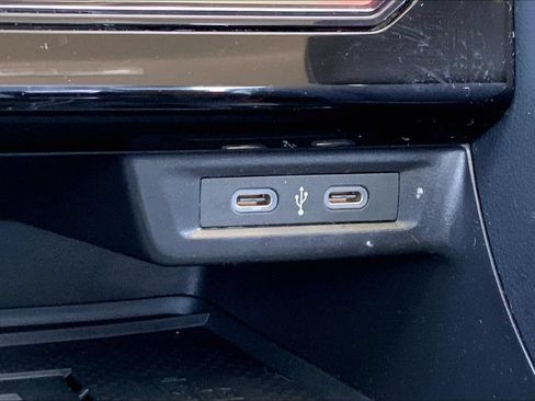 Certified 2025 Volkswagen Jetta SE w/ Sunroof Package FWD image 31