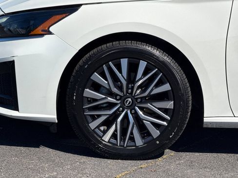Used 2025 Nissan Altima 2.5 SV FWD image 26