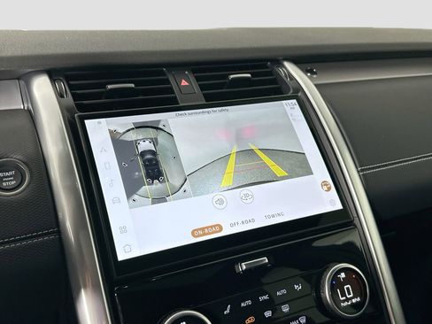 Certified 2025 Land Rover Discovery Dynamic SE image 14