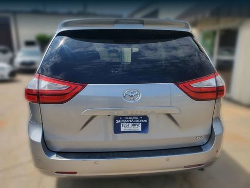 Used 2017 Toyota Sienna XLE w/ XLE Navigation Package FWD image 7
