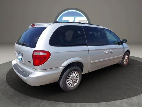 Used 2004 Chrysler Town & Country Touring image 7