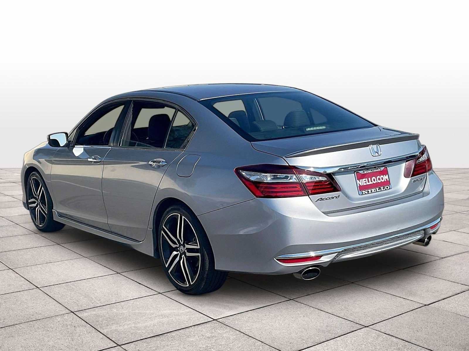 Used 2017 Honda Accord Sport image 13