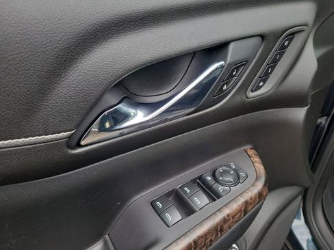 Used 2020 GMC Acadia Denali w/ Denali Ultimate Package AWD/4WD image 19
