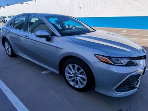 Used 2022 Toyota Camry LE FWD image 2