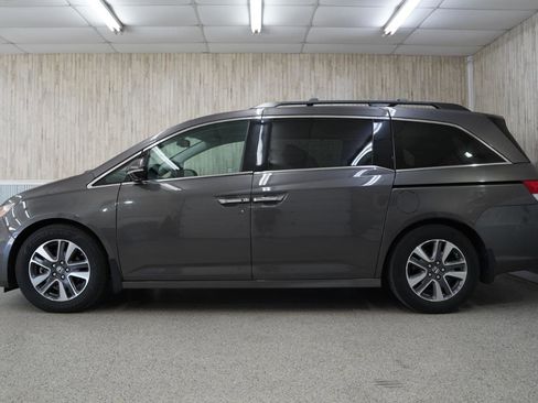 Used 2016 Honda Odyssey Touring Elite image 5
