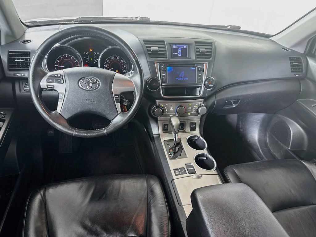 Used 2013 Toyota Highlander SE AWD/4WD image 22