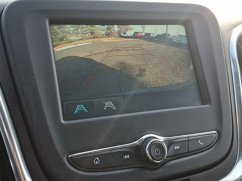 Used 2018 Chevrolet Equinox LT image 17