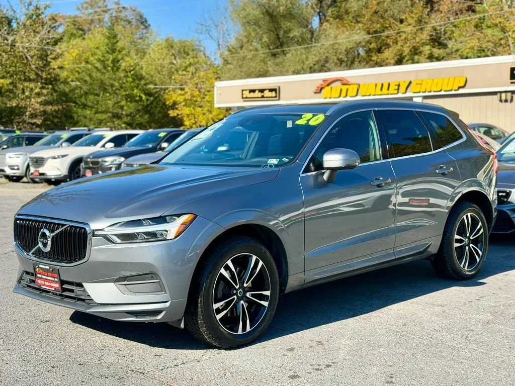 Used 2020 Volvo XC60 T5 Momentum w/ Protection Package Premier AWD/4WD image 4