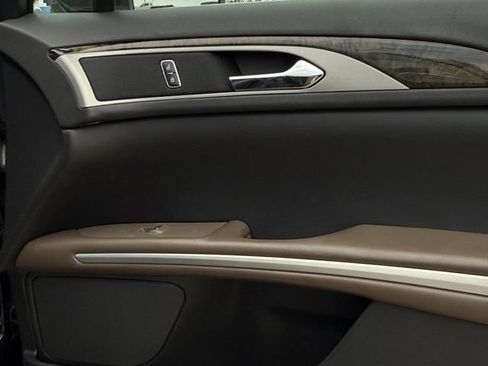 Used 2013 Lincoln MKZ FWD image 28