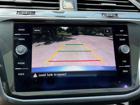 Used 2018 Volkswagen Tiguan SE FWD image 13
