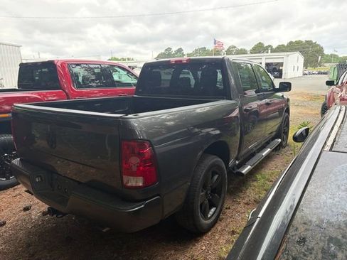 Used 2018 RAM 1500 Express w/ Express Value Package RWD image 10